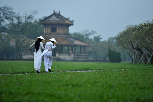 Ao dai in Hue ancient capital